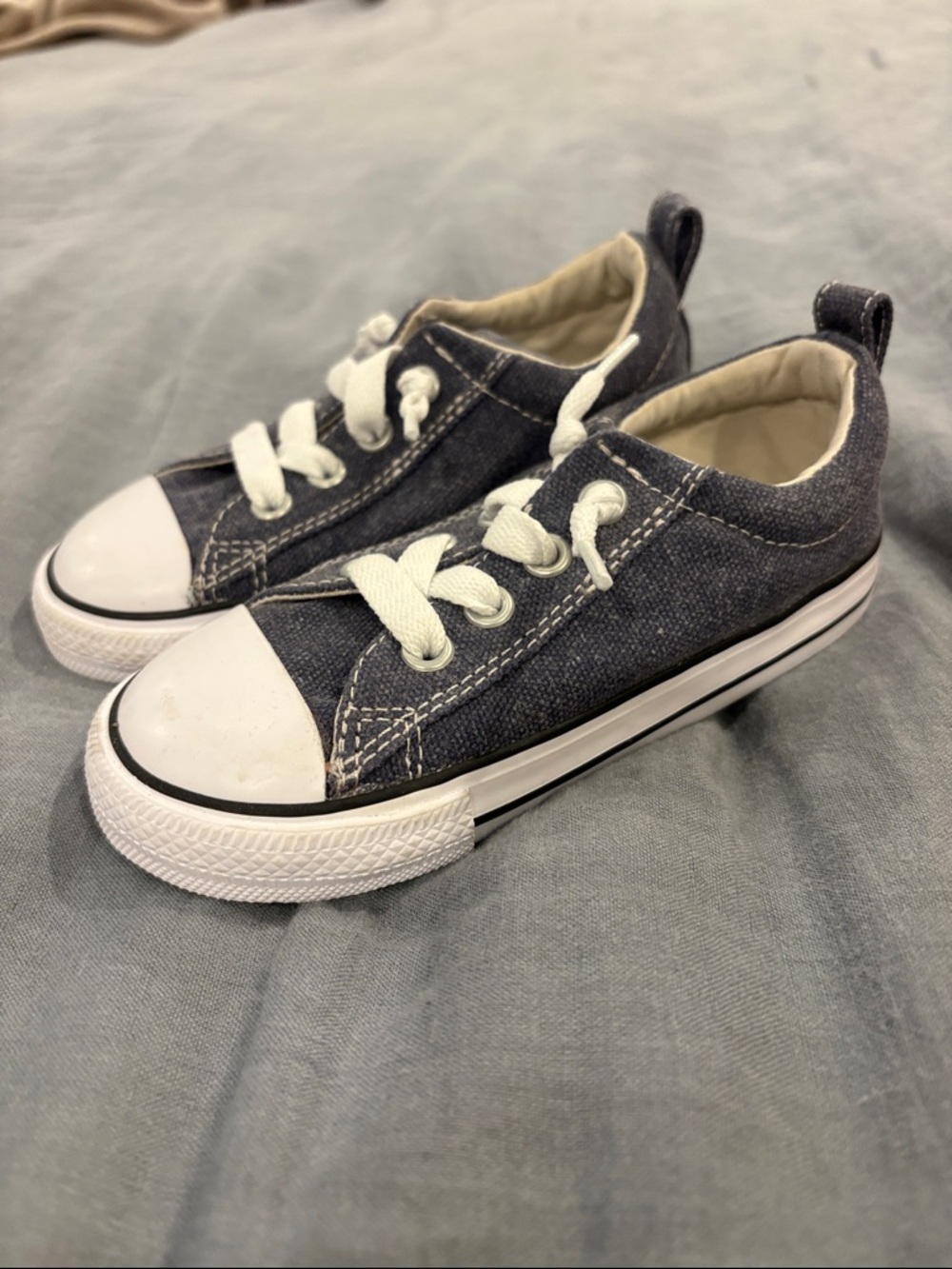 Kids Size 10 Toddler Low-Top Converse Sneakers - Navy Blue